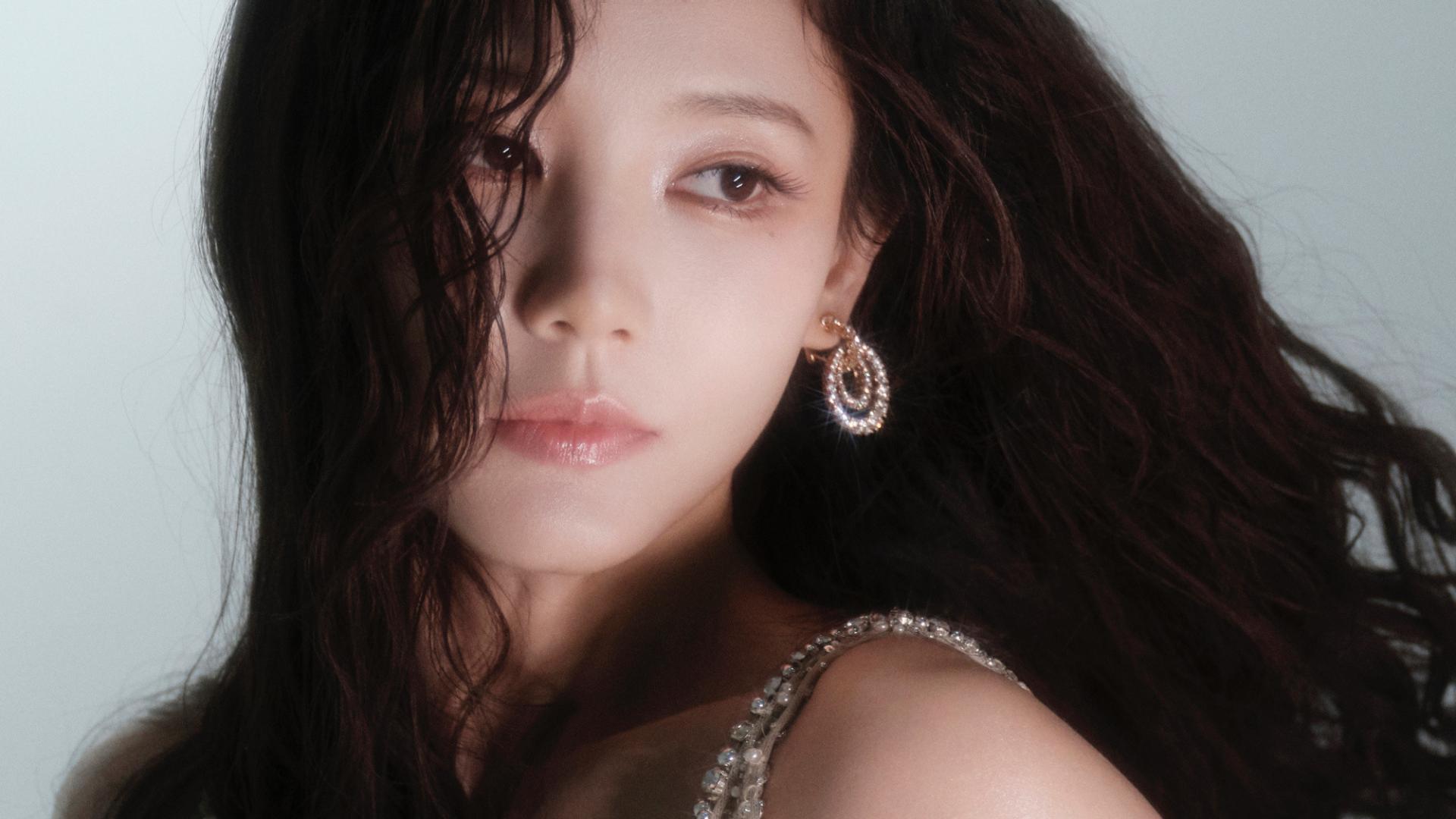 尖叫之夜封神！李一桐人鱼公主造型炸场，蕾丝镂空高定裙惊艳全网