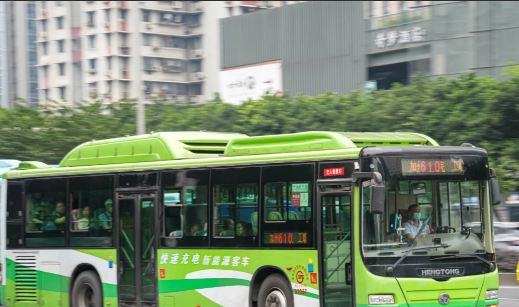 很好奇，公交司机天天一条线路来回开，不会无聊吗？
感觉就像是一个固定的NPC，每