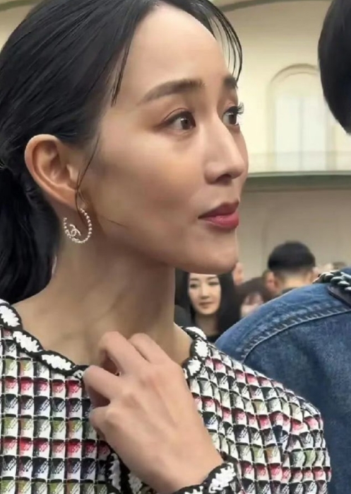 张钧甯是不是太瘦啊，脖子上的青筋都清晰可见？