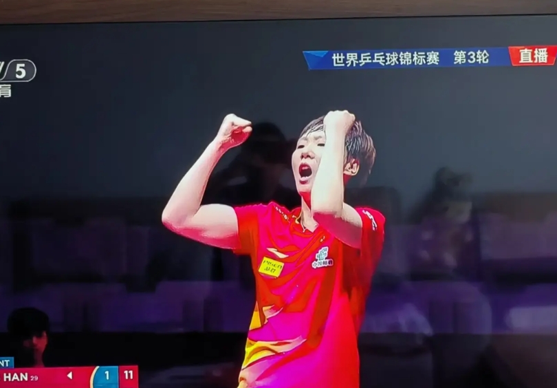 真的感觉今晚德比大战，孙颖莎对王曼昱世乒赛女单决赛，王曼昱将以4比2获得冠军。