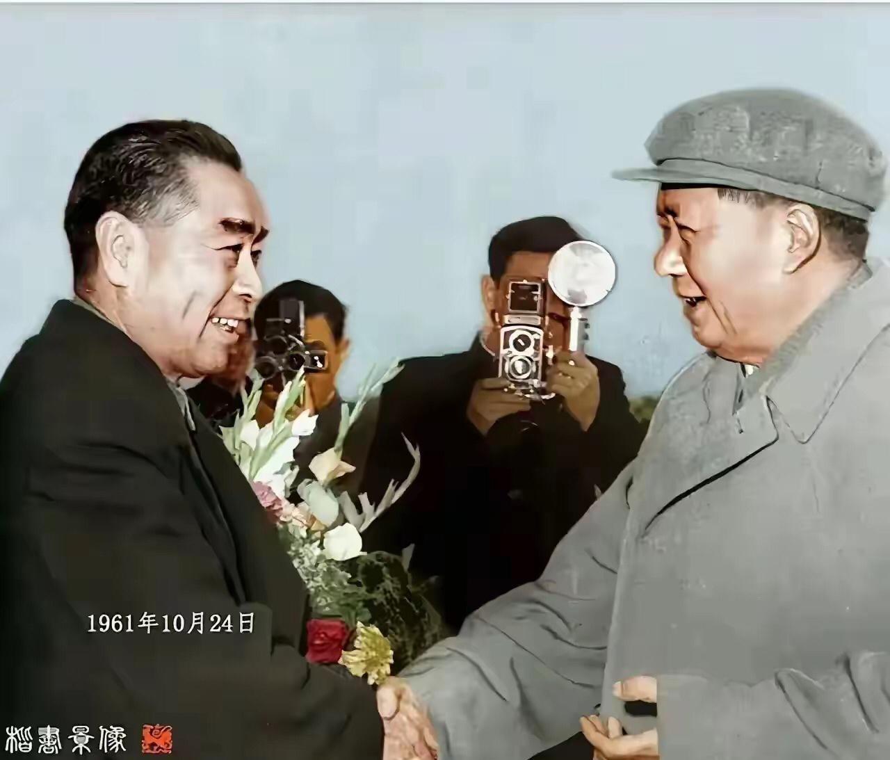 1961年10月15日-24日，周恩来率中国中共代表团参加苏共第22次代表大会，