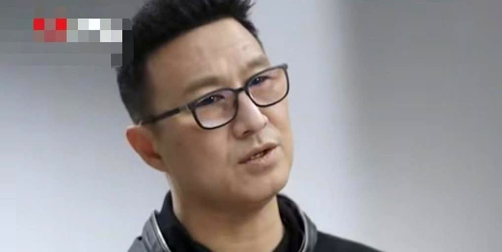 汪峰，

我发现他身上有一个问题，

一开始是我觉得他很渣，可是，现在我