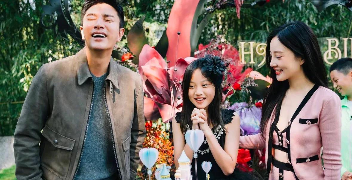 家人们，我跟你们说！太炸裂了。
我最近好奇李小璐和贾乃亮女儿的事儿，专门去查了查