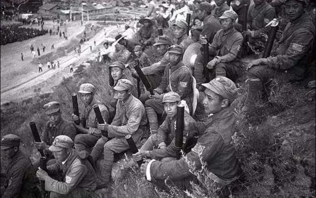 1942年，一位受重伤的国民党士兵倒在了六旬农妇家门口。农妇当即对这位国军进行了