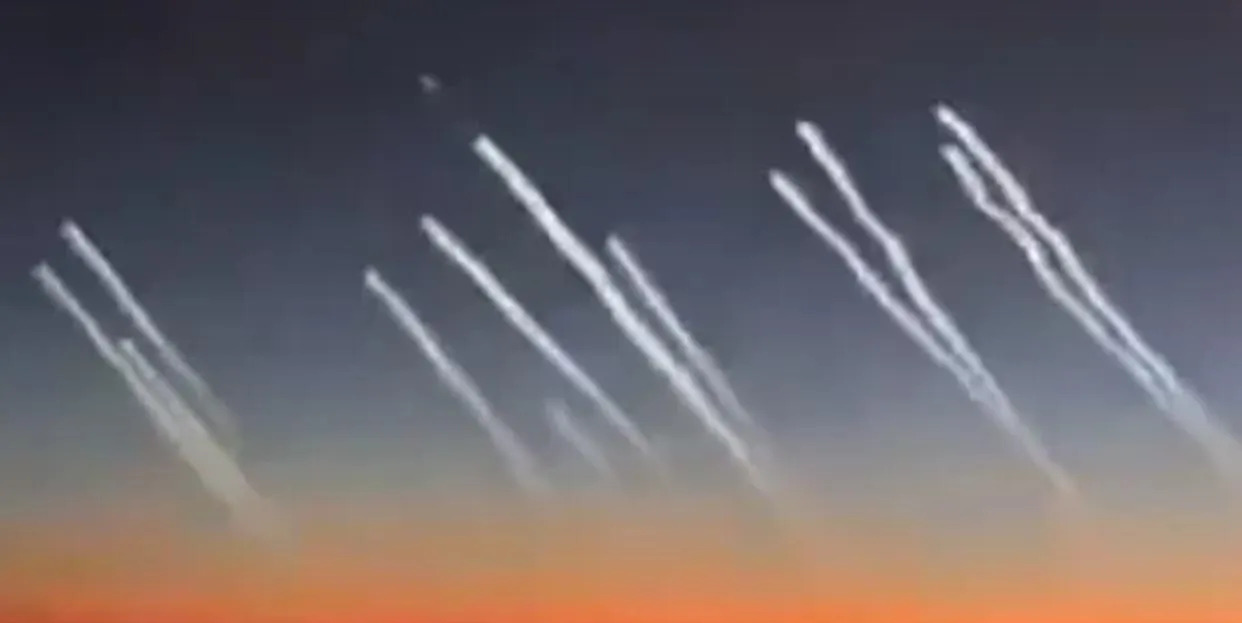 标题：伊朗防空不行 美国可能要动手了











天呐！伊朗的空中防线