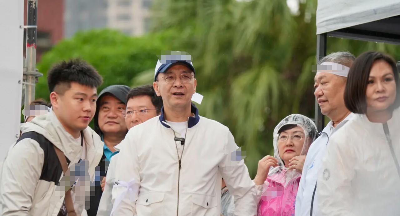 国民党主席朱立伦4月26日在台北市20万人“反民进党、反赖清德”集会上呼吁“52