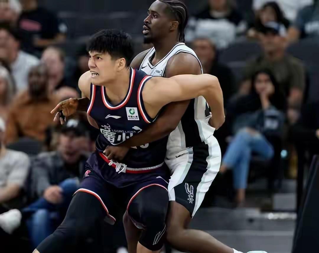 今天是NBA中国元素最多的一天，可以命名为NBA季前赛中国日了。有两场重要的比赛