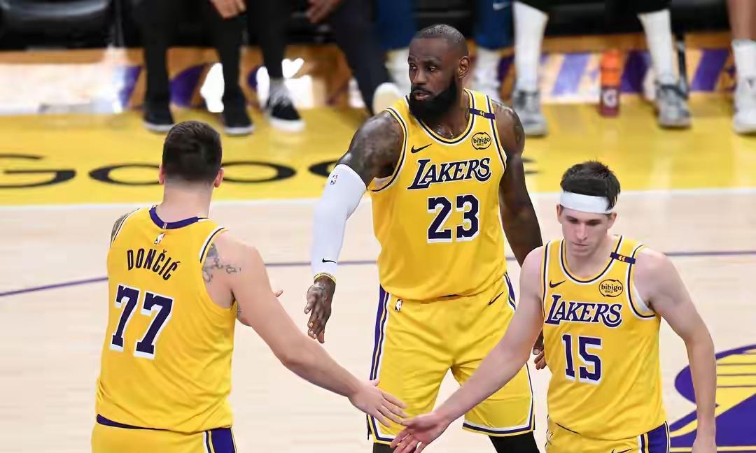 不管湖人管理层报价一年3000～3500万左右，安吉都会配平合同的，别的球队报价