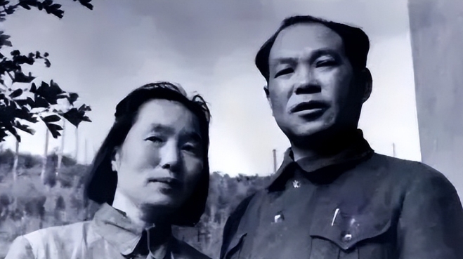 1937年，一20岁的女兵伤痕累累昏倒在地主王学文家门口，王学文看四下无人连忙招