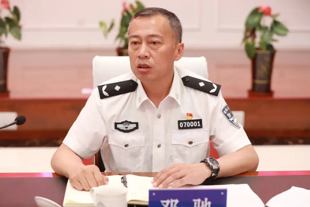 从警28年，曾破获数起大案要案，在黑龙江警界赫赫有名的邓驰被查落马。

科班出身