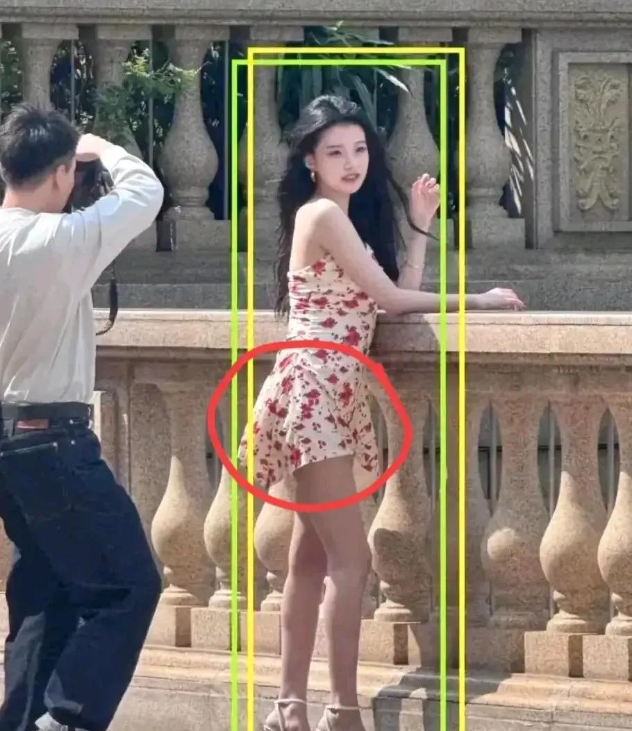 董子健会为离婚后悔吗？孙怡离婚后美到爆！
家人们，最近孙怡在大学生电影节的造型简