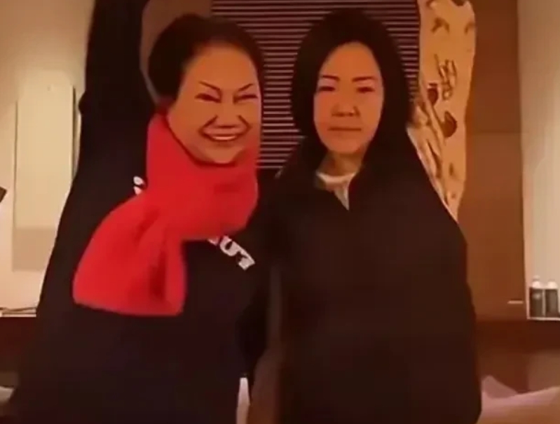 看到S妈这样子
让人想到一个词，刁民
穷乡恶壤出刁民

你可以不要脸面
可以不顾