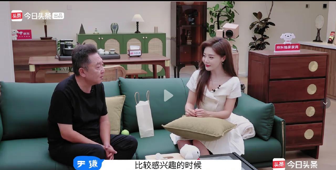 这期的《一茶两座》绝对是一期下饭视频，于谦老师和邓家佳老师，两个人在这期节目中聊