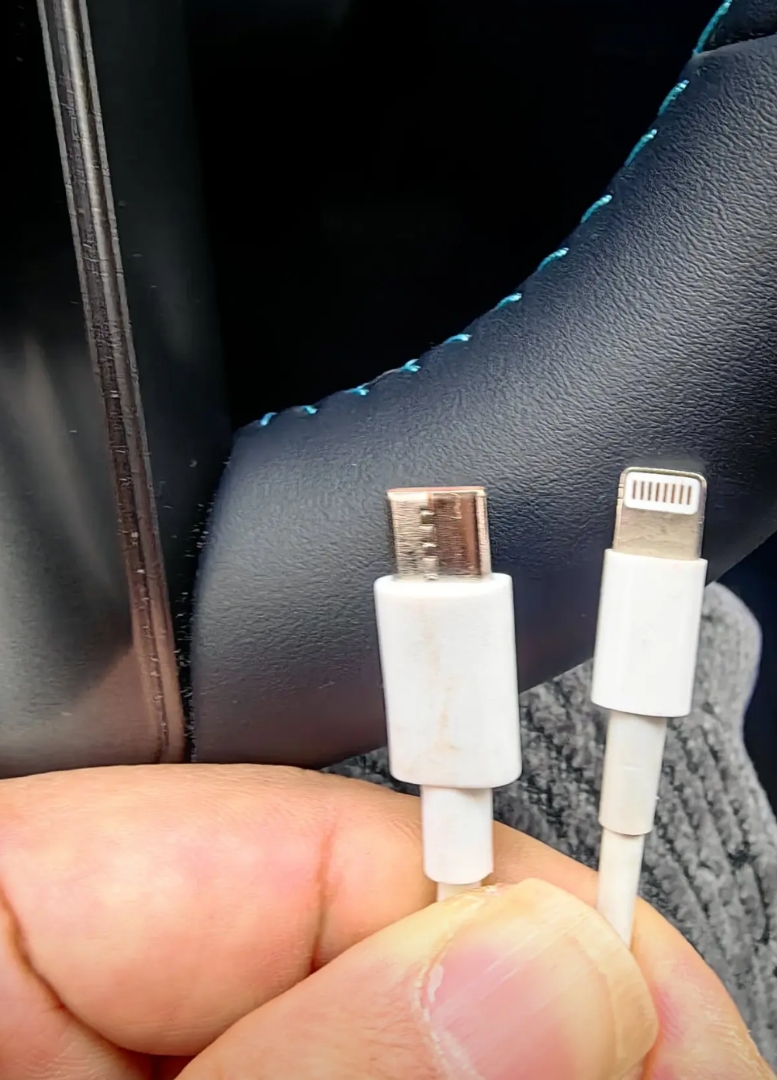 苹果数据线确实太特殊啦！就拿iPhone15来说，明明都换上Type - C接口
