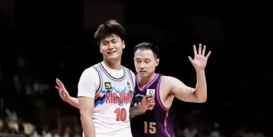 不知道大家发现没有，尽管赵睿砍下27分10助攻，但是很多球迷并不买账，因为在比赛