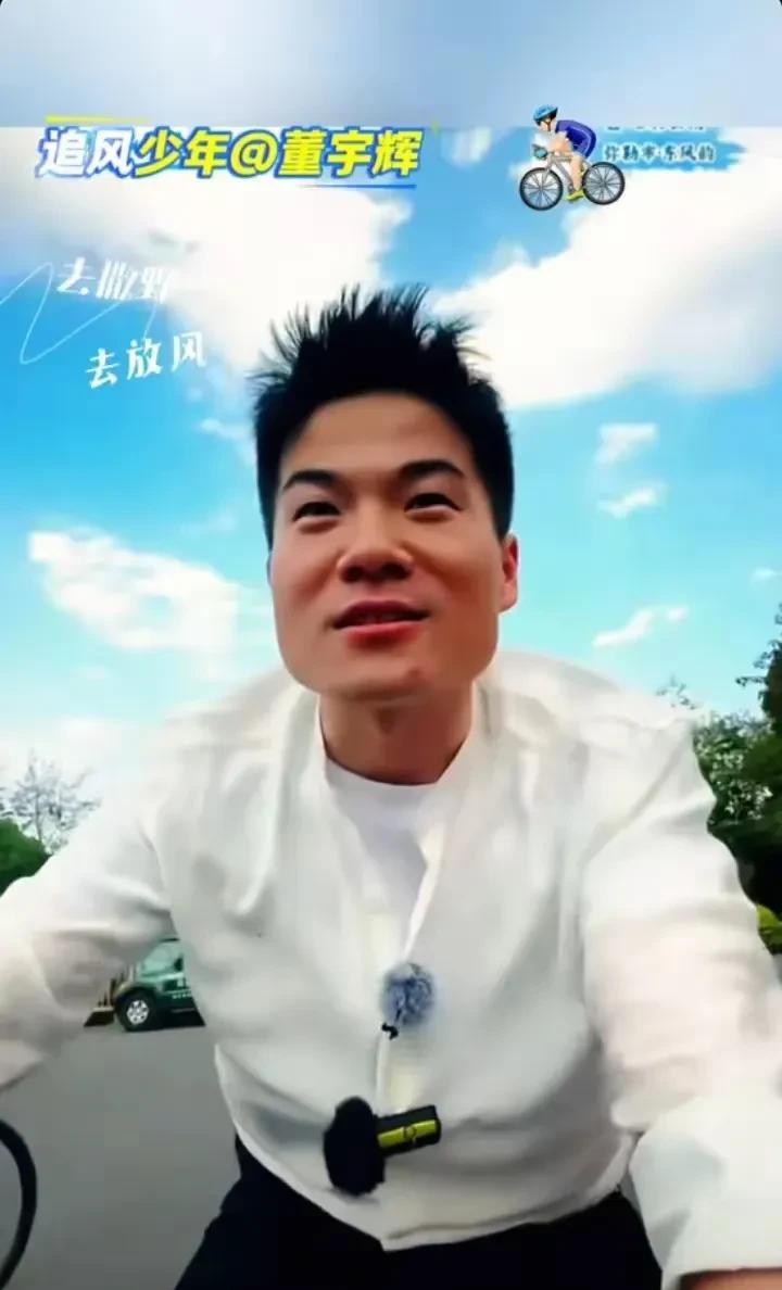 董宇辉跟张兰越来越像了！
哈哈～(￣▽￣～)~
张兰母子是变着法的蹭大s的热度，