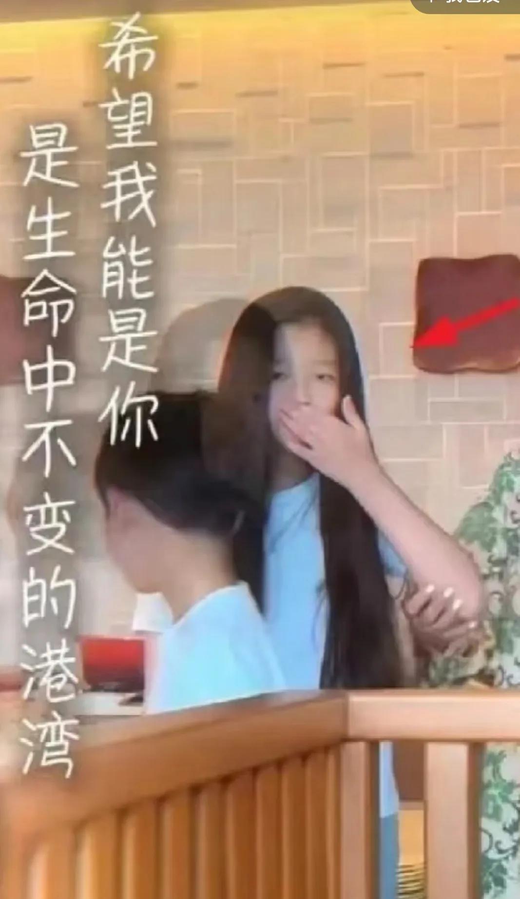 小玥儿这张照片好神奇，既像妈妈大S，又像爸爸汪小菲，不过之前我也觉得大S 与汪小