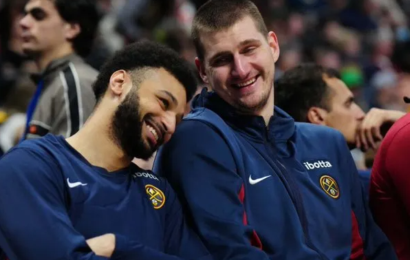 NBA常规赛，掘金以111-121不敌雷霆。
本场比赛，掘金球员贾马尔-默里手感