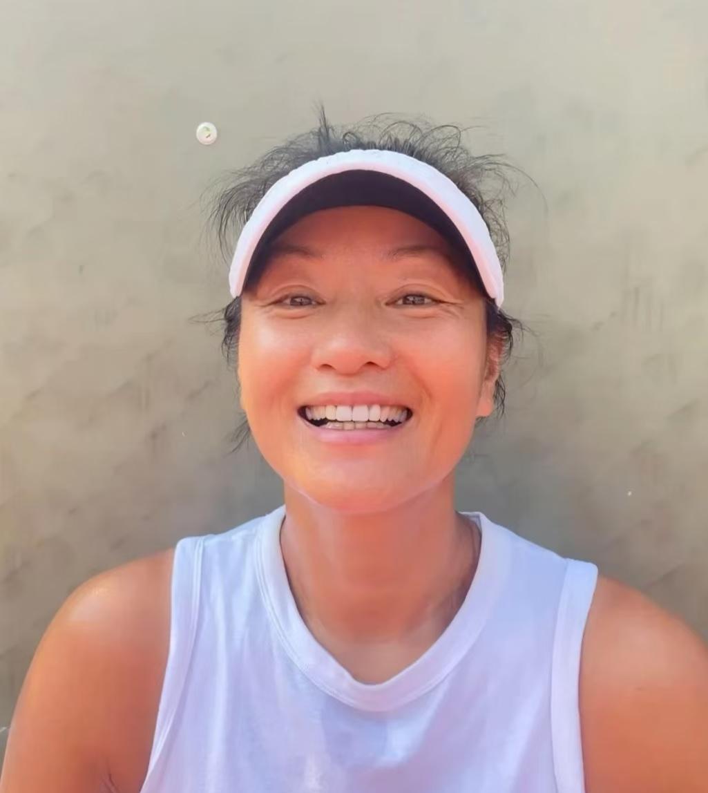 被瞿颖这状态惊艳到了。
不是因为她漂亮，也不是因为她年轻，而是她释放出来的自然和