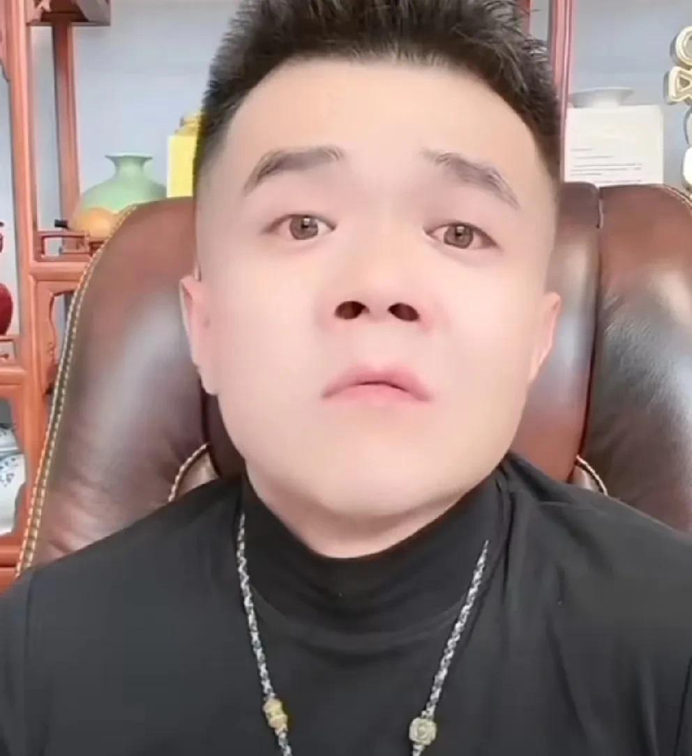 小胖讲述仙洋活动群网红态度冷漠装大哥，仙洋深夜发朋友圈挑理！
         