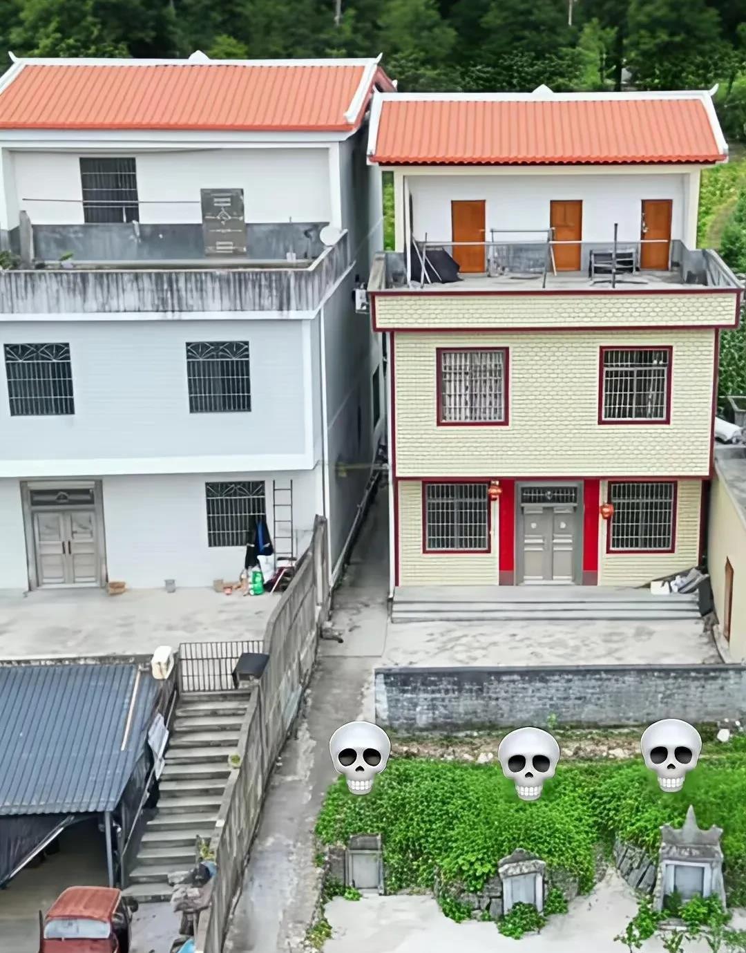 这户人家挺奇怪的，为什么要让坟地出现在家门口，难道他们家不害怕吗？