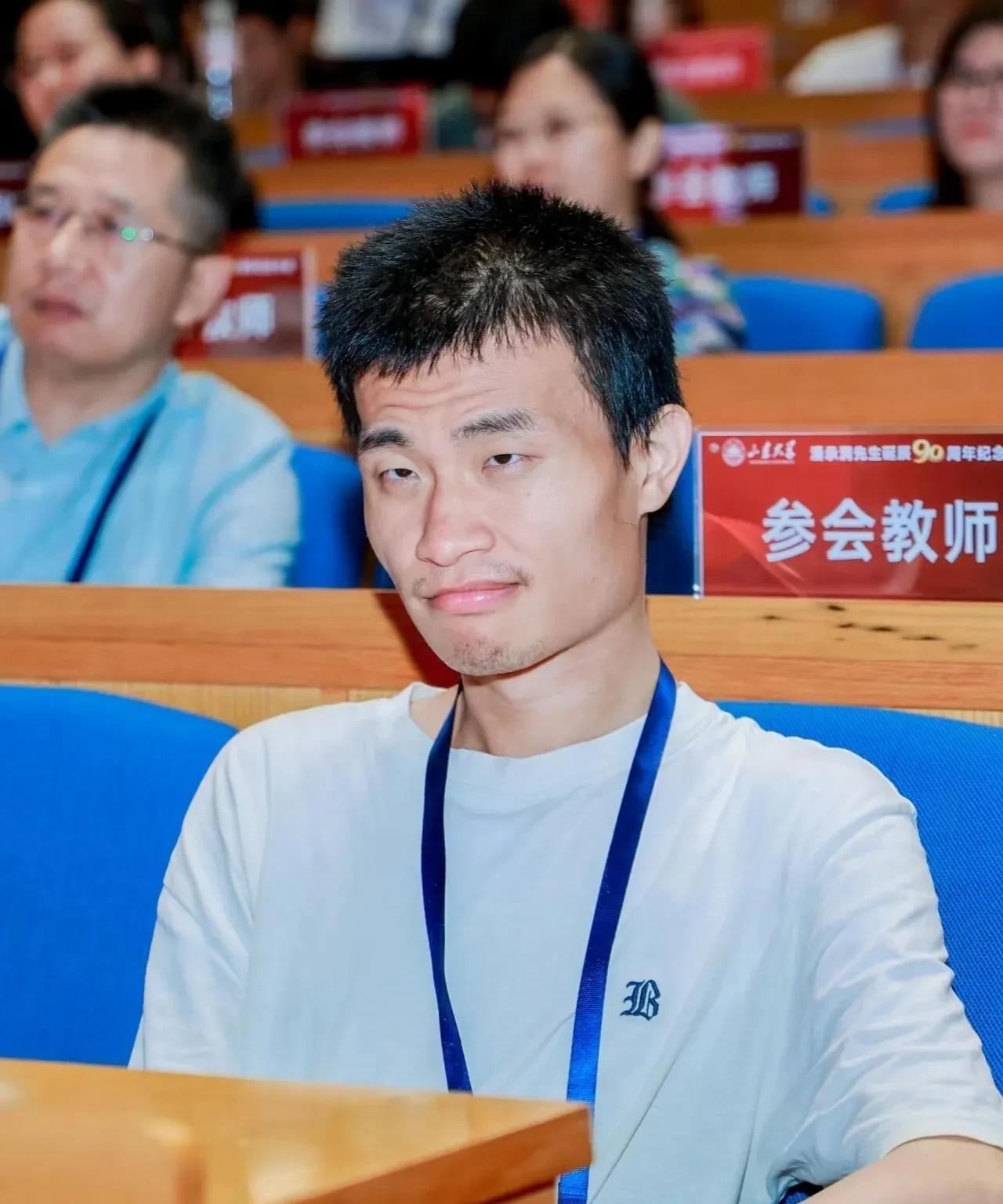 最近看到韦东奕捐1600万做慈善的新闻，突然有个大胆想法：要是这位数学大神捐精，