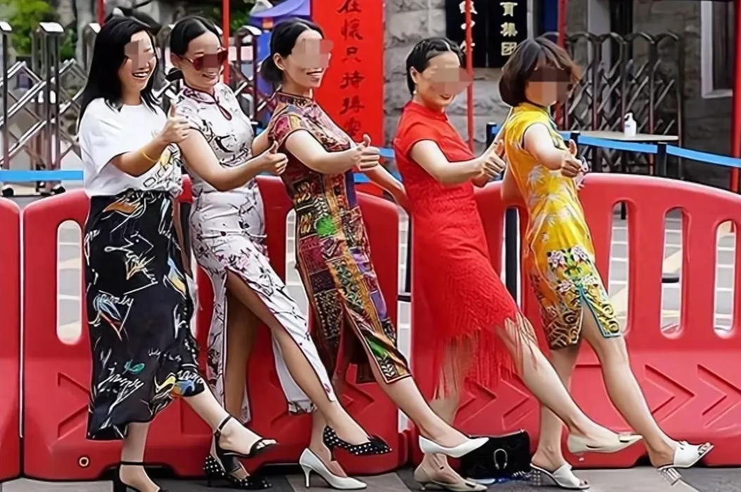 一个考生说：感觉高考就是进产房，我就是那个孕妇。家人都在为我生孩子捏一把汗，只有