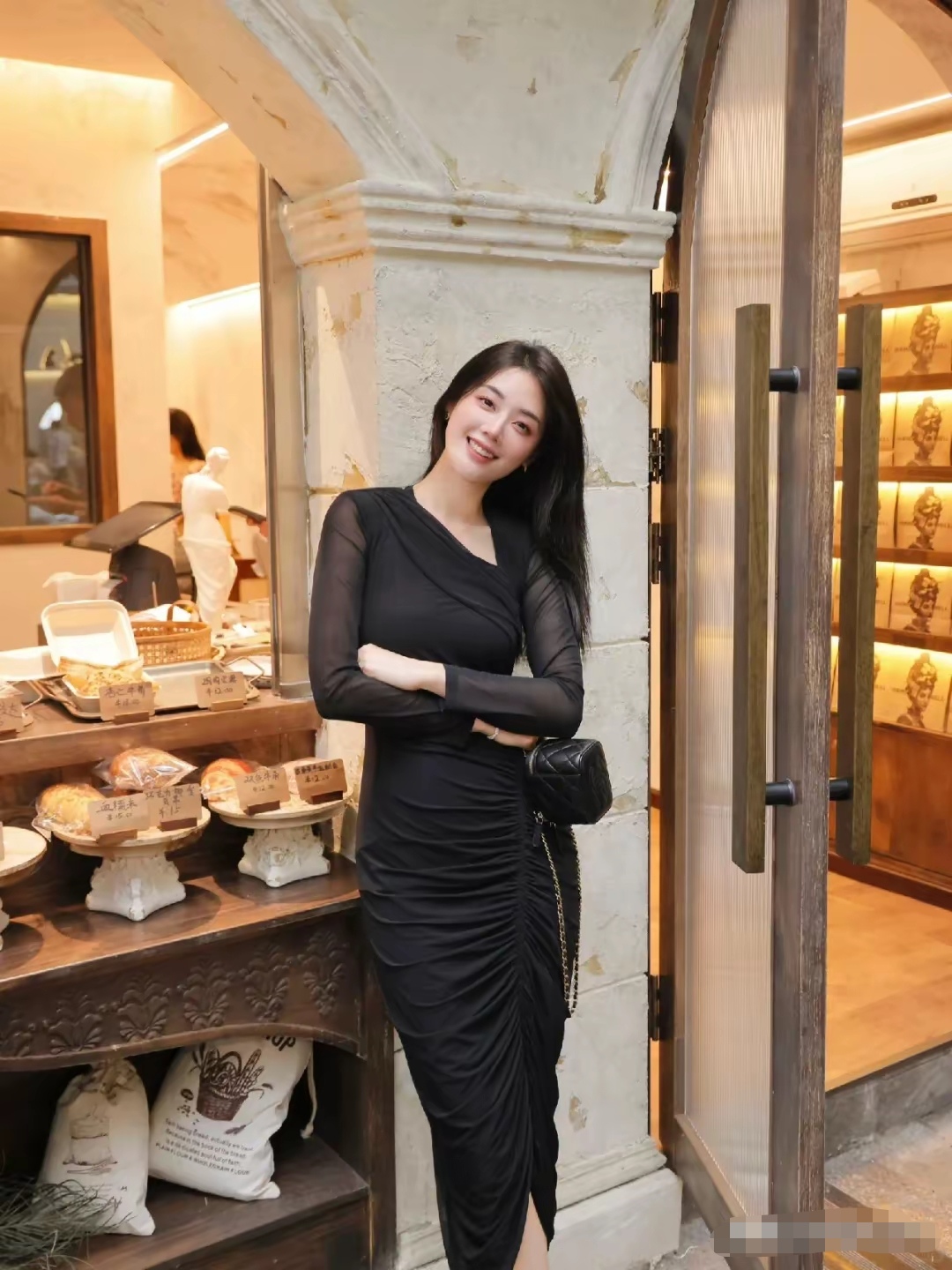 精心准备了一场浪漫的约会，满心期待着给恋人一个惊喜。可对方却因工作临时爽约，那种