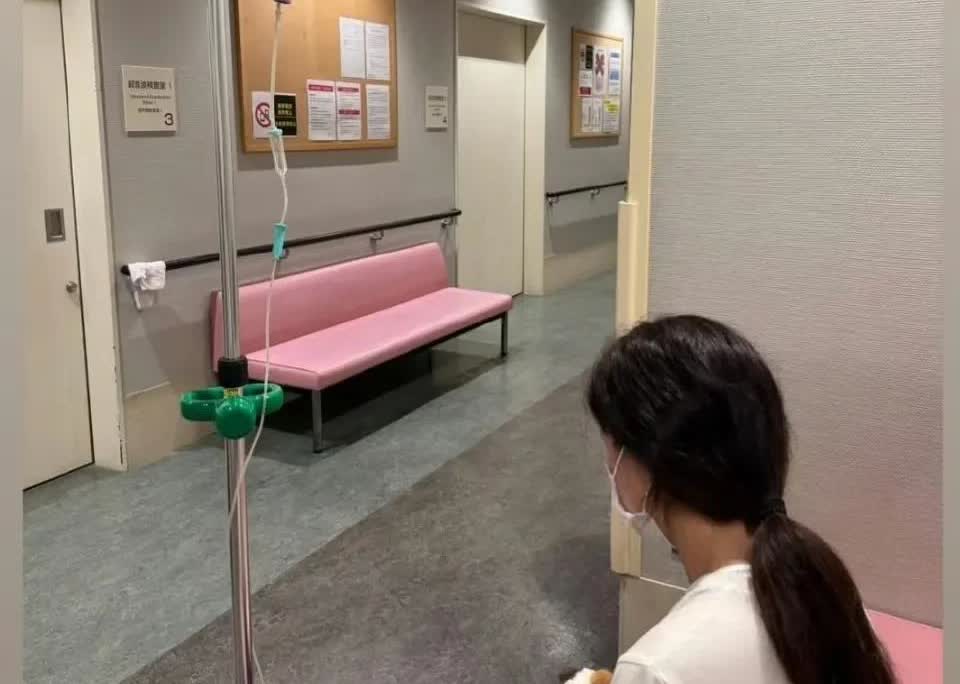 瑞典大满贯开赛前，张安因病退赛。

女友晒照显示她病后第一次出门，看起来仍很