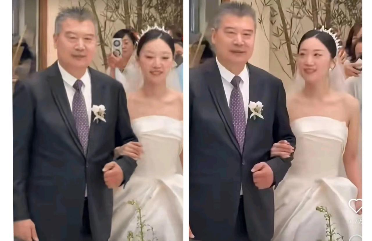 哇，今天是李爷爷女儿大婚的好日子。李怡宁和王楠两大魔王都来了。就差李爷爷的好朋友