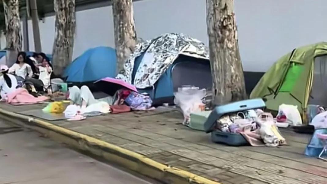 汉庭一夜1600，年轻人睡进帐篷：中国旅游的另一面