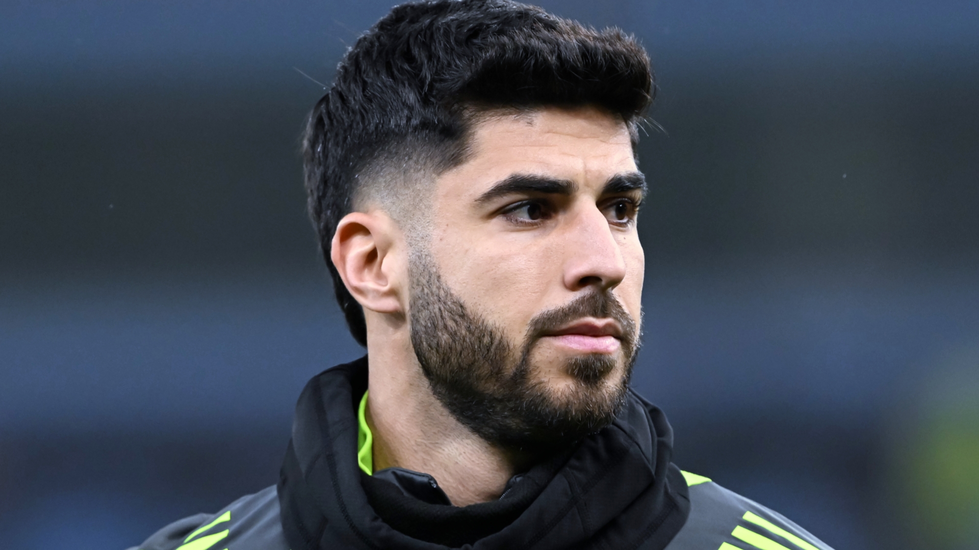 英媒报道，维拉与巴黎商谈阿森西奥转会，球员渴望回归维拉踢球。
维拉一直在寻求补强