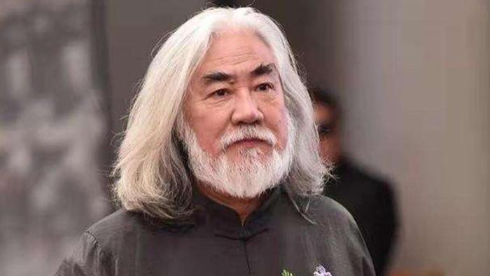 白发导演抱娃立，少妻冷眼旁观时——张纪中豪门恩怨录