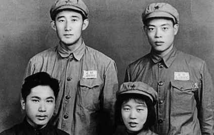 1949年，潜伏在敌人内部的吴荣森，已经引起了特务的注意，他察觉到危险，正准备撤