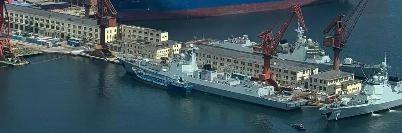 依据维基百科统计，目前，海军共装备2艘航母（003即将服役），30条052D（未