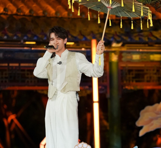 真的被惊艳到了，庆怜的《林妹妹》《画中游》演绎得太棒了，每个动作都透着东方美，中