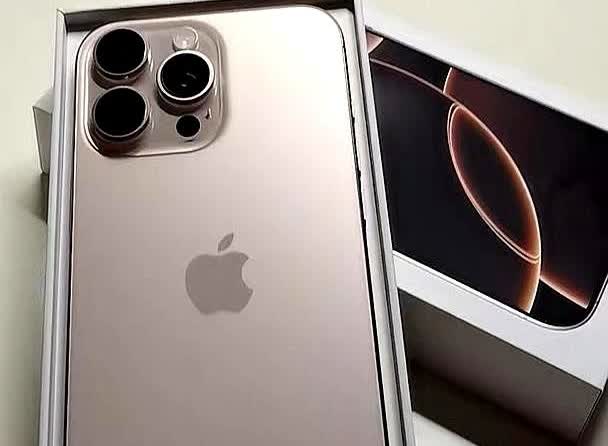 前几天一同事趁着618活动在网上买了一台iPhone 16 Pro Max，今天