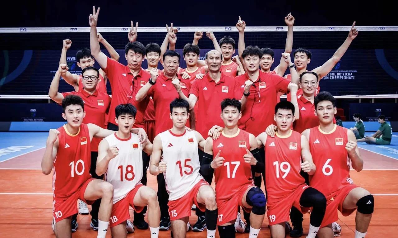 U19男排世锦赛小组赛第四轮，之前两胜一负的中国队以25-21、25-16、25