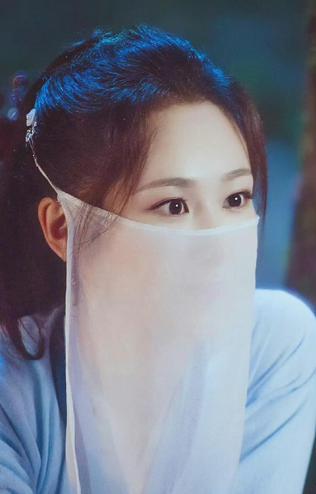 今年还重刷了一次[祝福][祝福]杨紫锦觅永远的白月光！
杨紫还发了新的跳舞视频，