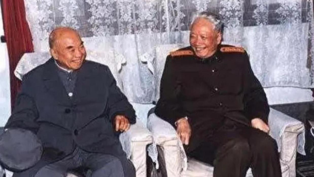 萧克资历仅次于贺龙，为何却被授上将军衔？毛主席这一招实在英明