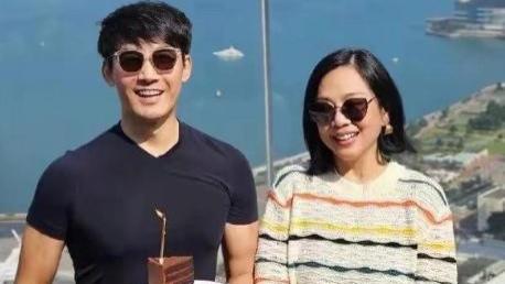 “姐弟恋天花板”！结婚14年无绯闻，网友：这个才是爱情