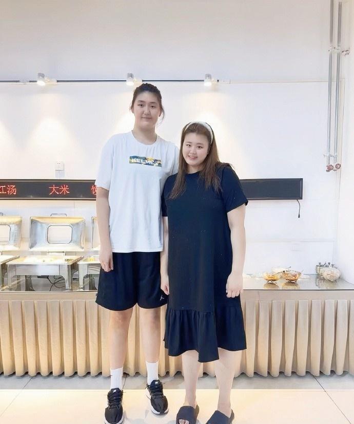 别吹刘禹彤了，世界大学生运动会女篮决赛，中国队75：70干沉日本队。刘禹彤6犯离