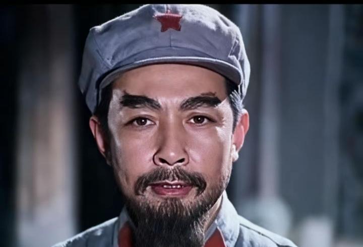 80年代，演员赵申秋在电影《大渡河》中饰演的周恩来的一张珍贵留影
