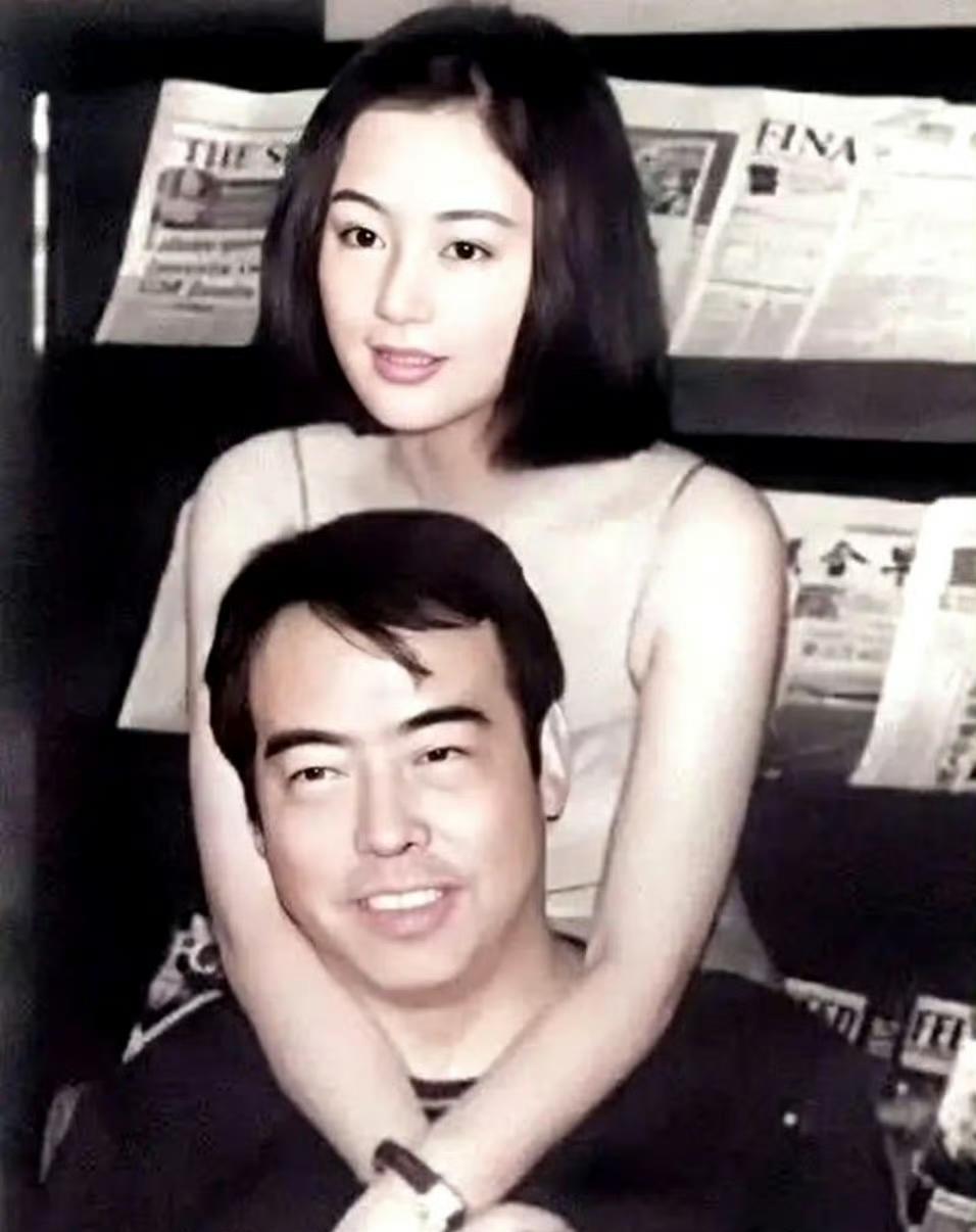 陈凯歌洪晃离婚各自组建家庭像是资产重组的成功案例 ！
陈凯歌和洪晃这对前任夫妻像