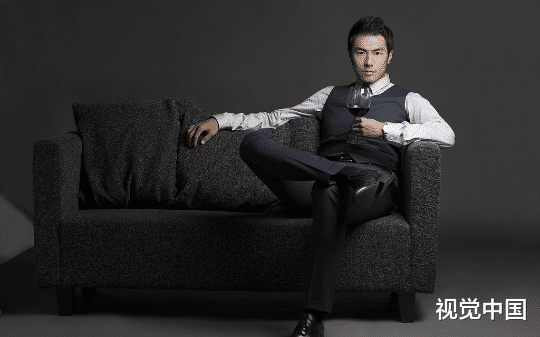 母亲含冤而死，我被陷害入狱，凶手竟是我亲生父亲。重生后我掌握亿万资产，开启快意恩仇。