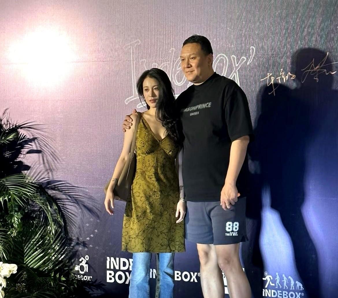 没有车澈，李嘉格早就查无此人了！
都说他俩是现实版胖虎和静香，其实那个看着凶巴巴