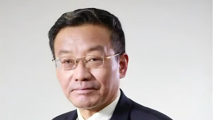 著名哲学教授王德峰八字分析：身强的伤官生财格兼财制偏印格