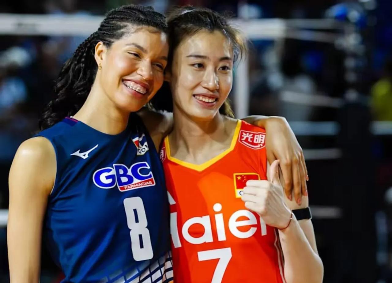 王媛媛
这姑娘情深义重
昨天中国女排异常顺利的以3：0打败多米尼加，
可是两国队