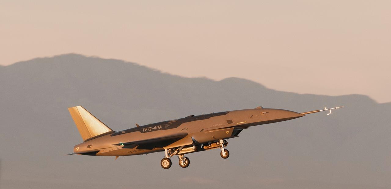 新装备！
美国空军首次试飞Anduril YFQ-44A无人机。
YFQ-44A