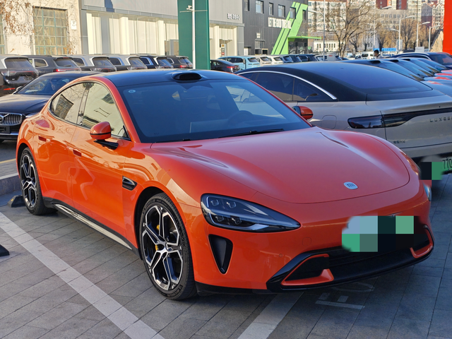 实车比照片好看多了
今天试驾了一下，几个颜色橙色帅，几个内饰红色好看